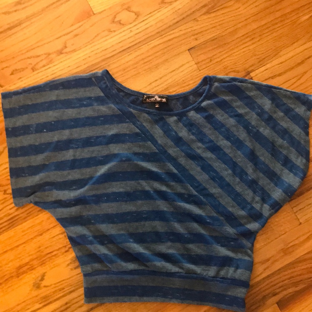 Almost Famous Lk nw sz large cute cute top wow 😮
